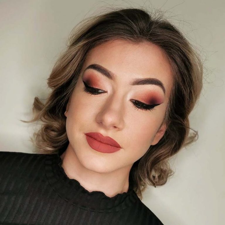 Explore Makeup Artist Training and Makeup Course Budapest for Aspiring Artists